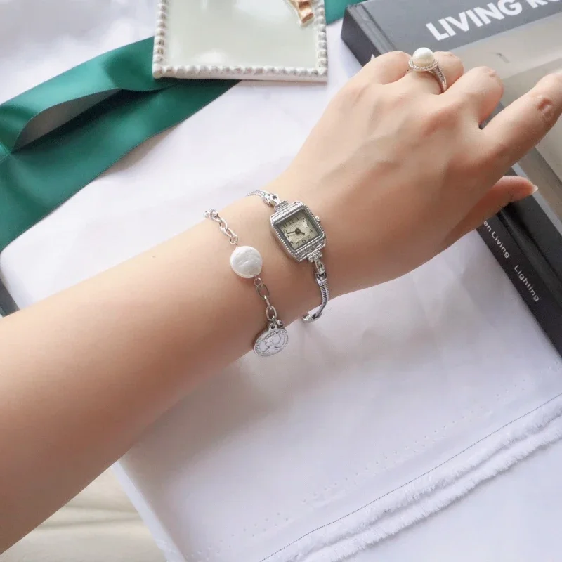 Delicate and light luxury Vint - Vintage Digital Watch recension och pris