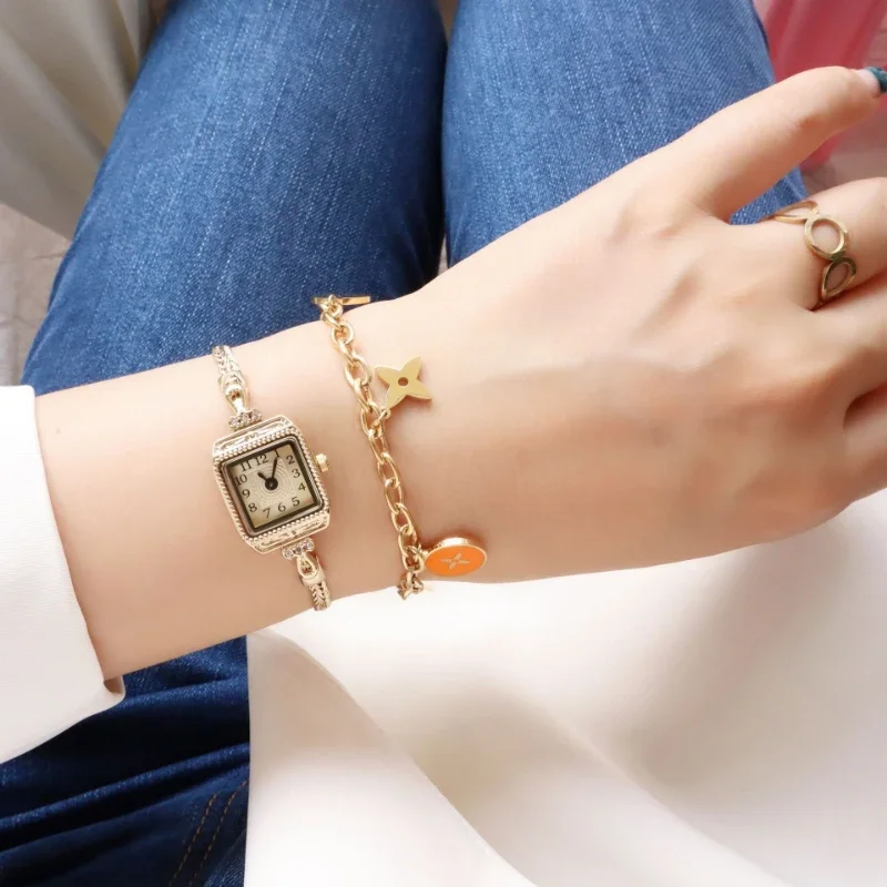 Delicate and light luxury Vint - Vintage Digital Watch recension och pris